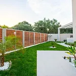 Grande Mandi & Jani Villa By \